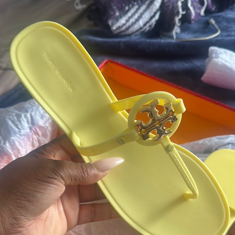 Tory Burch Red Geometric Box - Picture 6 of 7
